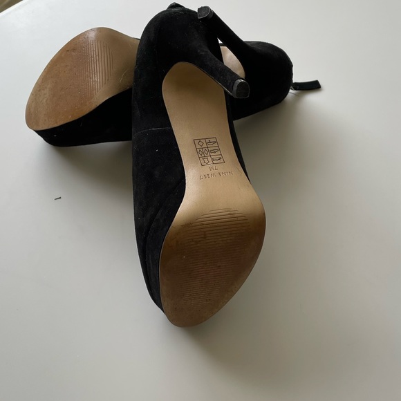 NINE WEST. classic black suede pumps. Size 7 - Picture 5 of 5